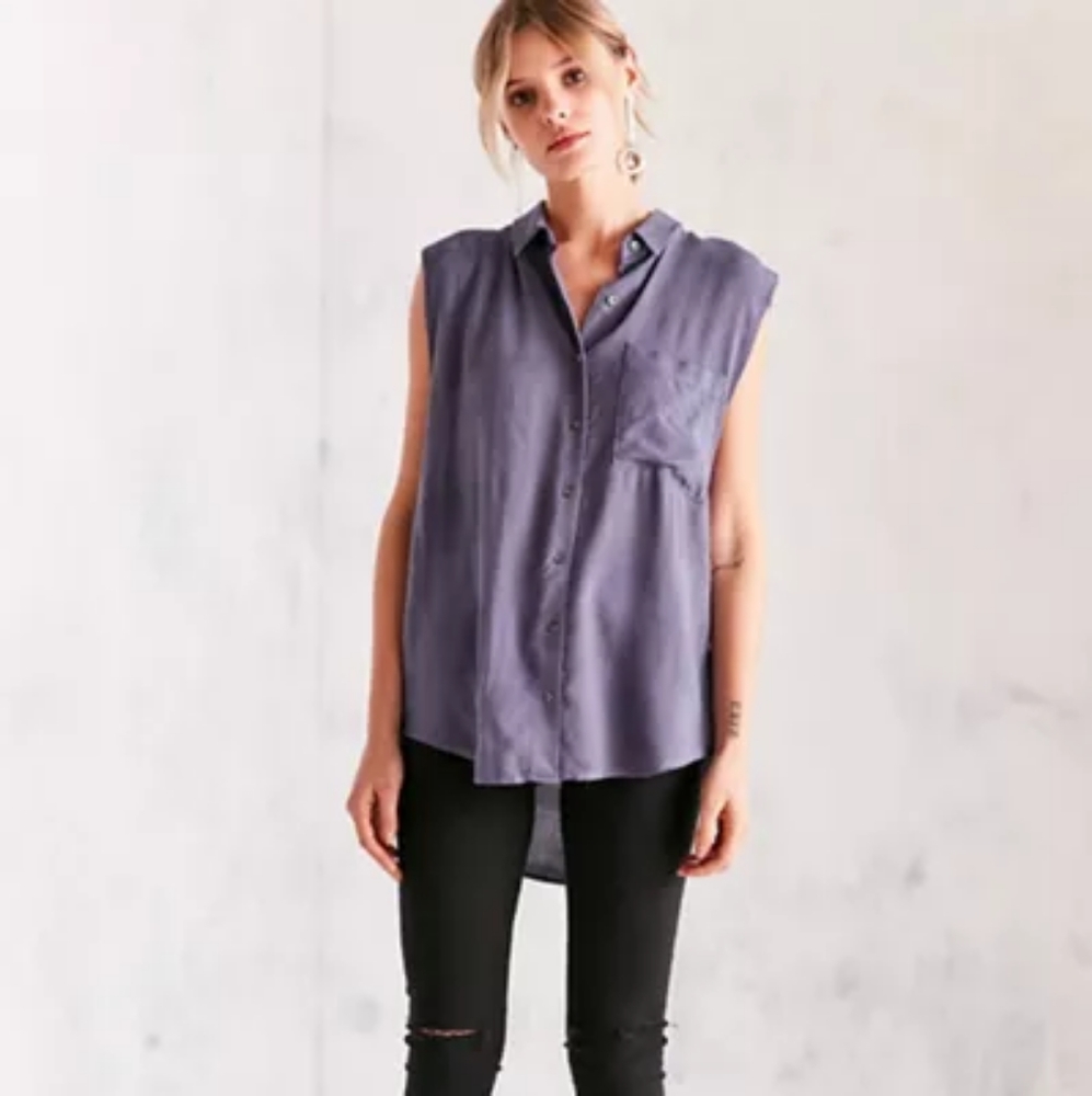 Silence + noise sleeveless button-down top sz m